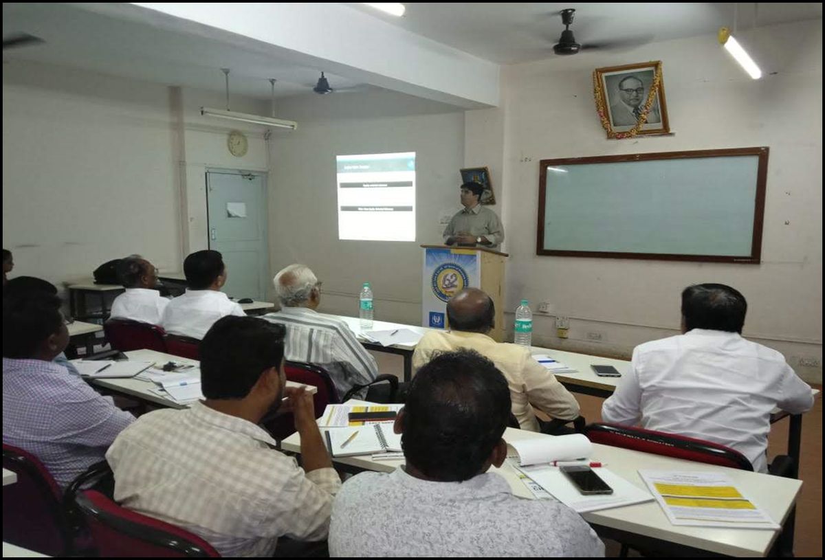Salil Kelkar conducting an investor training session