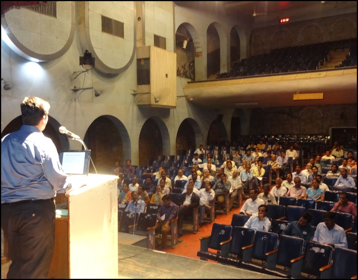 Salil Kelkar speaking at an investor seminar